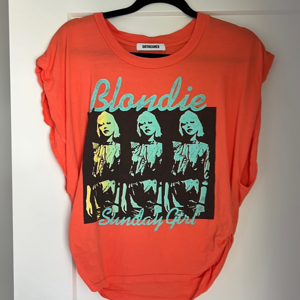 Crop top graphic tee